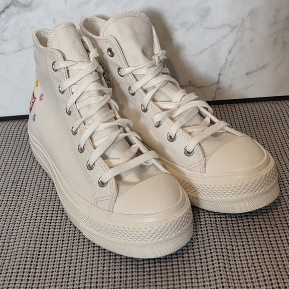 Converse Chuck Taylor All Star Hi Lift Floral Embroidery Women Sneaker Shoes 9 - Picture 2 of 9